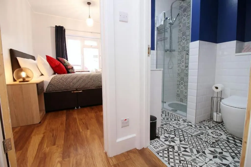 Apartment Cosy 1 Bedroom Flat - Minutes Walk To The Train Station -Ideal For Contractors - Business - Family Bath United Kingdom
