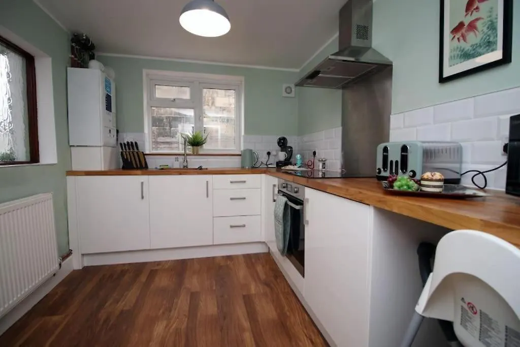 Apartment Cosy 1 Bedroom Flat - Minutes Walk To The Train Station -Ideal For Contractors - Business - Family Bath